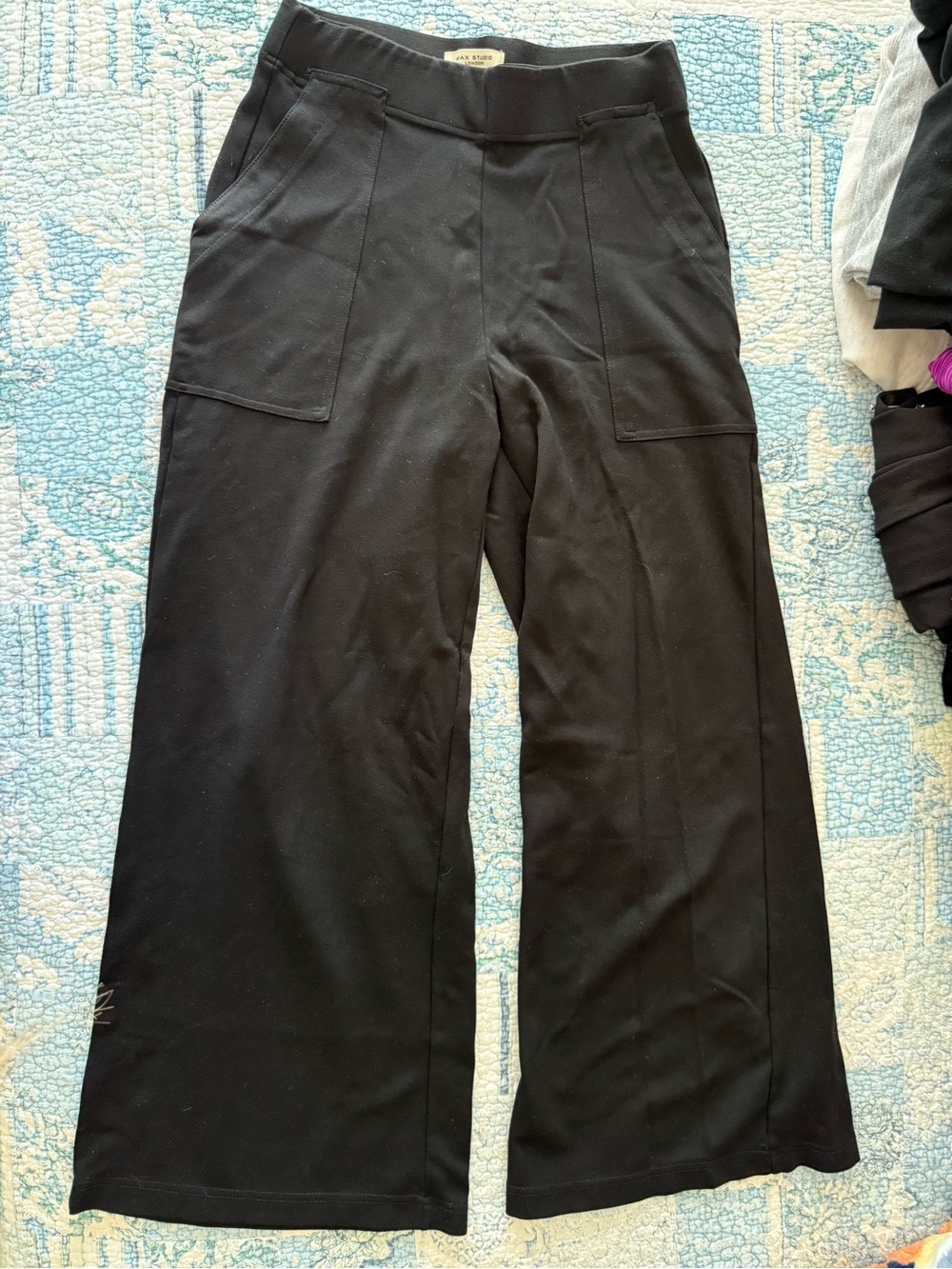 Max Studio Black Wide-Leg Knit Pocket Pants